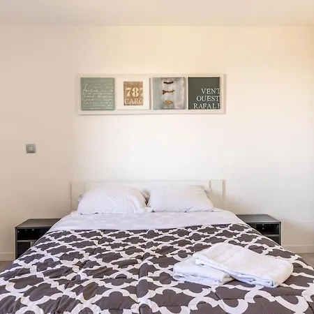Maison Piscine Zenith D'auvergne Clermont Sud Holiday home La Roche-Blanche (Puy-de-Dome)