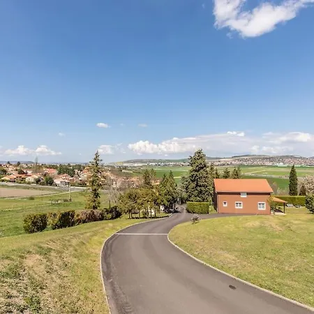 Holiday home Maison Piscine Zenith D'auvergne Clermont Sud *